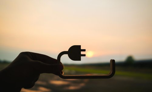 La guerra en Irán encarece hasta los enchufes: un 33,3% más caras las recargas de los coches eléctricos en España