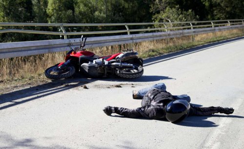 El peligro invisible bajo el asfalto: la “trampa mortal” que espera a los motoristas esta primavera