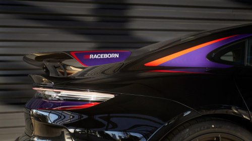 Este nuevo Porsche Taycan Turbo GT creado por Porsche Ibérica es casi una réplica de su Fórmula E