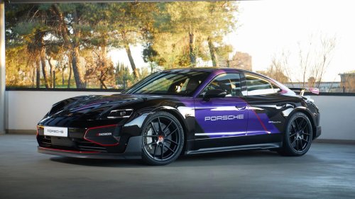 Este nuevo Porsche Taycan Turbo GT creado por Porsche Ibérica es casi una réplica de su Fórmula E