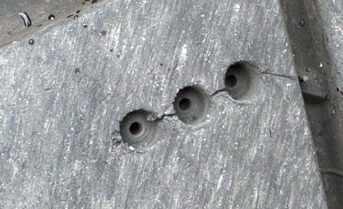 ¿Qué significan estos pequeños agujeros en tu neumático? Un pequeño misterio que casi nadie conoce