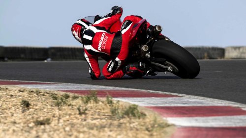 The motorcycle that teaches precision instead of power