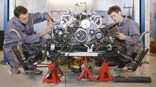 Factors to consider when choosing between rebuilt engines and new crate engines