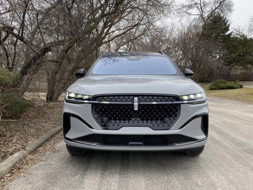 I drove the 2026 Lincoln Nautilus Hybrid Black Label AWD. Here’s my honest review
