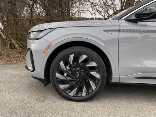 I drove the 2026 Lincoln Nautilus Hybrid Black Label AWD. Here’s my honest review