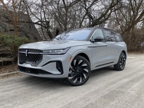 I drove the 2026 Lincoln Nautilus Hybrid Black Label AWD. Here’s my honest review