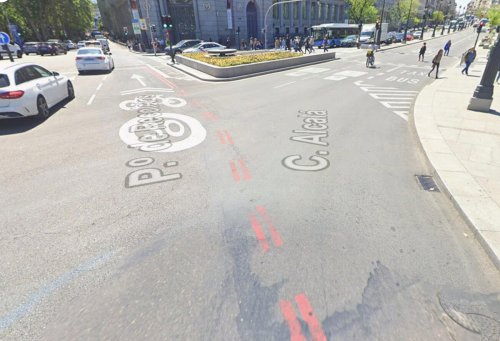 Miles de conductores se confunden: cuidado si te encuentras estos dos tipos de líneas rojas en la calzada por Madrid, podría salirte bastante caro