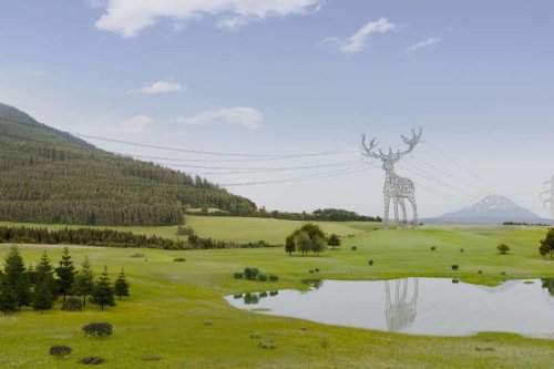 El toro de Osborne podría ser parte de la movilidad eléctrica: torres eléctricas con forma animal