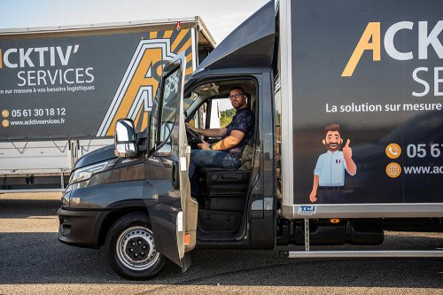 Este repartidor recorre más de 1.000 km cada día con esta furgoneta eléctrica