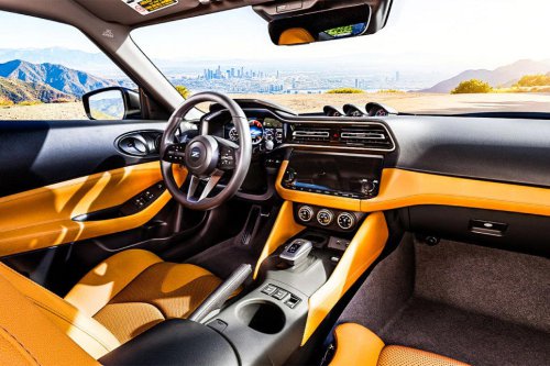 日産、2027年型Zを刷新 消えゆくスポーツカー市場に「残る」という決断