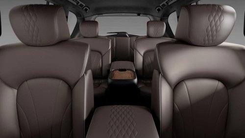 The 2015 Infiniti QX80 has an interior that puts new luxury cars to shame