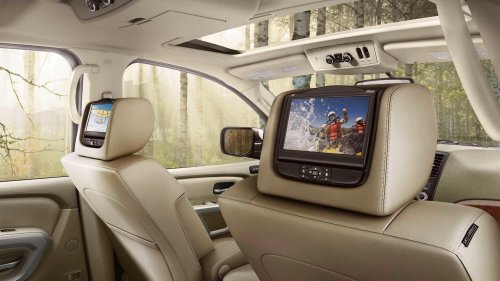 The 2015 Infiniti QX80 has an interior that puts new luxury cars to shame