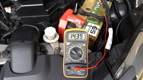 This is the essential tool every hybrid and EV auto mechanic needs