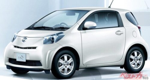 トヨタとアストンがまさかの血縁? 顔は別だが中身は同じ意外すぎる兄弟車の正体