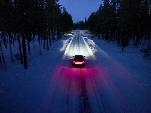 60 percent of drivers are struggling with headlight glare