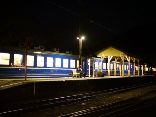 Z世代には新鮮! 大鉄、12系客車×電気機関車の「夜行急行」5月9日運転 ライトアップ撮影も