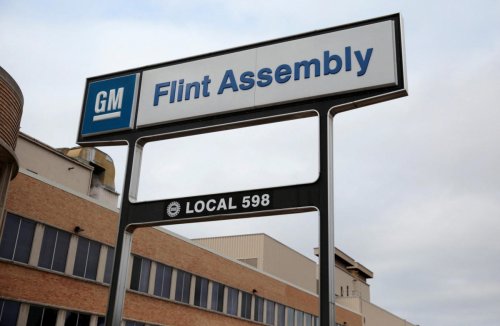 GM, GM boosts heavy-duty truck production despite rising gas prices