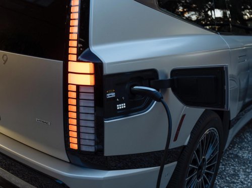 2026 Kia EV9 GT-Line vs. 2026 Hyundai IONIQ 9 Limited. Which three-row EV should you choose?