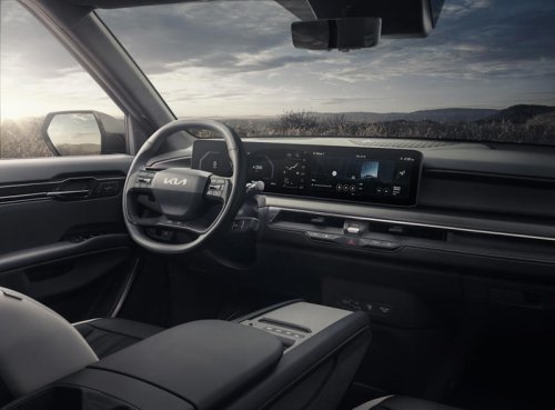 Kia EV9's March lease deals make the Tesla Model X hard to justify