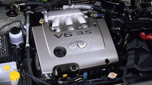 2004 Infiniti I35 is a forgotten Lexus ES rival to remember