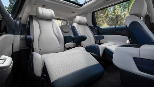 The Kia Carnival is the minivan that SUV buyers secretly want