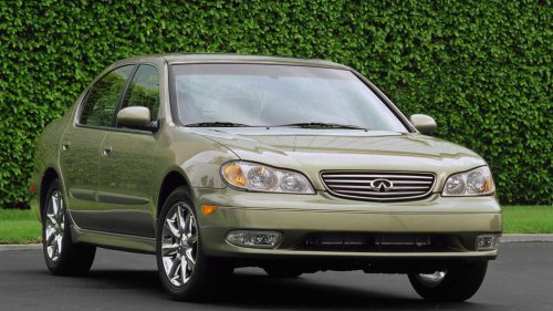 2004 Infiniti I35 is a forgotten Lexus ES rival to remember