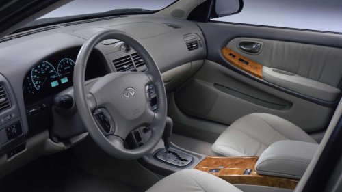 2004 Infiniti I35 is a forgotten Lexus ES rival to remember