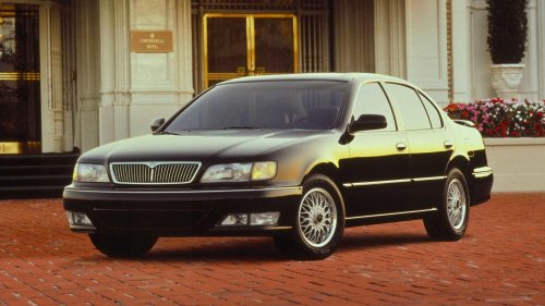 2004 Infiniti I35 is a forgotten Lexus ES rival to remember