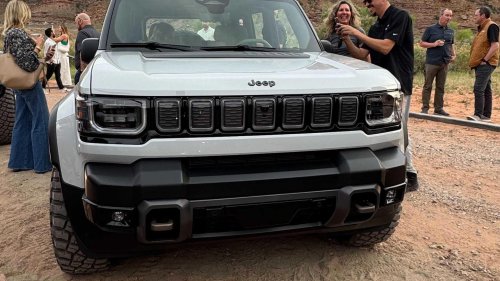 Jeep Recon, Cherokee off-road concepts make surprise debut at Easter Safari