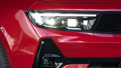 El primer Gobierno que lo hace, pero podría seguirle España: consulta a los conductores si los faros LED son seguros o suponen un castigo