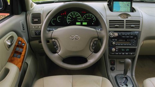 2004 Infiniti I35 is a forgotten Lexus ES rival to remember