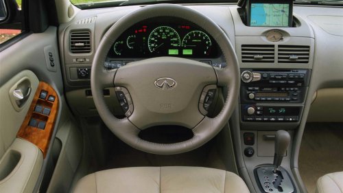 Infiniti, Lexus, Lexus ES, 2004 Infiniti I35 is a forgotten Lexus ES rival to remember
