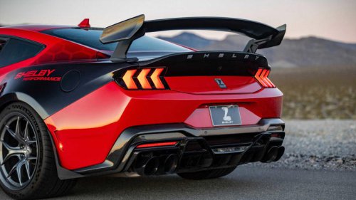 The highest torque muscle car with a manual transmission