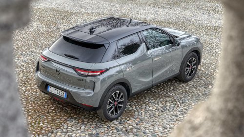 4.300 € menos y 400 km de autonomía, este SUV le pelea al MINI Aceman en precios y le gana por acabados y diseño