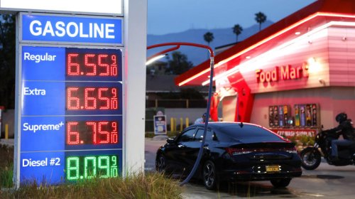 Average regular gas price hits $4 nationwide