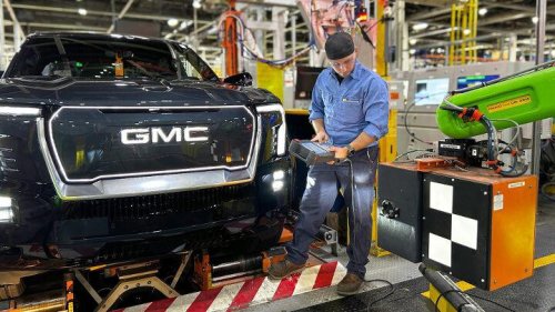 GM, Detroit, GM pauses production of biggest BEVs at flagship Detroit factory