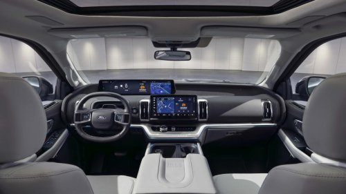 Ford put Mustang Dark Horse paint on the 2027 Expedition