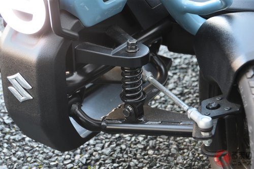 「もう軽自動車いらない？」“免許不要”で乗れるスズキの「四輪車」に反響殺到！ “時速20km”で走れて「歩道もOK」！ 斬新すぎる“ミニ軽トラ”「スズカーゴ」なぜ作った？