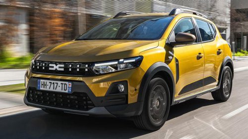 Los coches más vendidos en marzo de 2026, el Dacia Sandero recupera la corona y Toyota sorprende con el C-HR