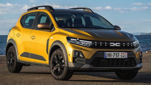 Los coches más vendidos en marzo de 2026, el Dacia Sandero recupera la corona y Toyota sorprende con el C-HR