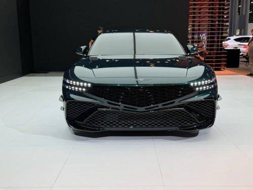 Genesis just shocked us: The G90 wingback is even better in person