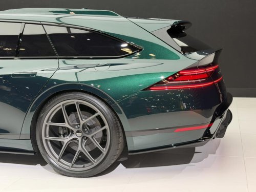 Genesis just shocked us: The G90 wingback is even better in person