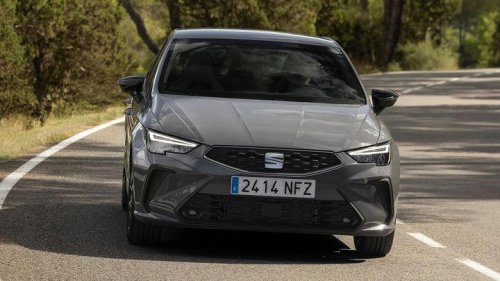 Los coches más vendidos en marzo de 2026, el Dacia Sandero recupera la corona y Toyota sorprende con el C-HR