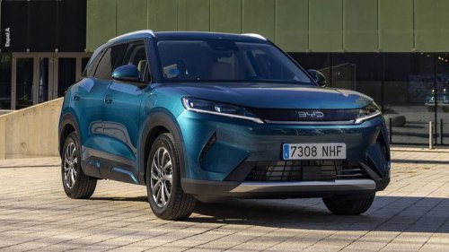 Los coches más vendidos en marzo de 2026, el Dacia Sandero recupera la corona y Toyota sorprende con el C-HR