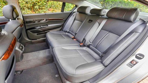 The phantom V8 sedan that history barely recorded