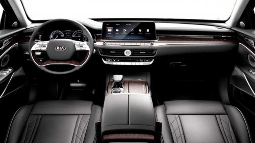 The phantom V8 sedan that history barely recorded