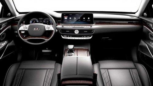 The phantom V8 sedan that history barely recorded