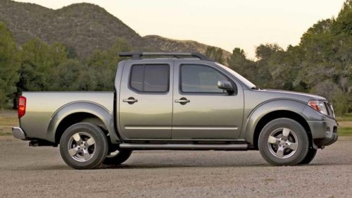 Feds investigating 75,000 old pickup trucks that smell like gas
