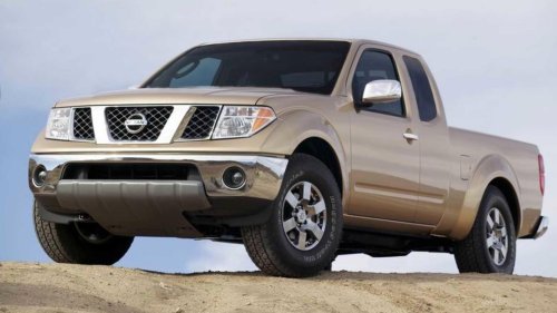 Feds investigating 75,000 old pickup trucks that smell like gas