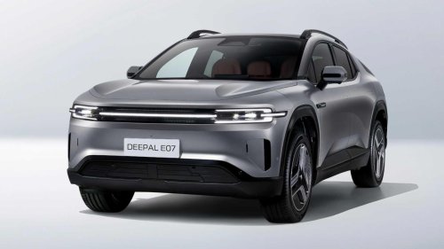 The Deepal E07 family SUV that can turn into a pickup truck